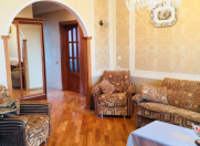 Satılır 4 otaqlı 100 m2 köhnə tikili Xalqlar Dostluğu m.