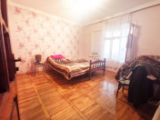 Satılır 3 otaqlı 80 m2 köhnə tikili Qara Qarayev m.