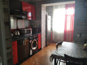 Satılır 4 otaqlı 102 m2 köhnə tikili Qara Qarayev m.