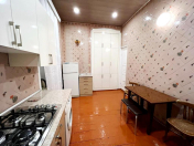 İcarəyə verilir 3 otaqlı 100 m2 köhnə tikili İçəri Şəhər m.