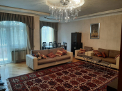 Satılır 4 otaqlı 218 m2 köhnə tikili 8 mkr