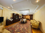 Satılır 4 otaqlı 218 m2 yeni tikili 28 May m.