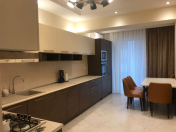 İcarəyə verilir 4 otaqlı 200 m2 köhnə tikili Yasamal r.