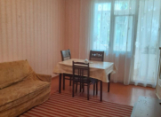 Satılır 2 otaqlı 55 m2 köhnə tikili Moskva univermağı