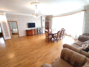 İcarəyə verilir 3 otaqlı 150 m2 köhnə tikili 28 May m.