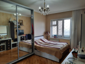 Satılır 4 otaqlı 95 m2 köhnə tikili İnşaatçılar m.