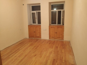 İcarəyə verilir 3 otaqlı 70 m2 köhnə tikili Gənclik m.