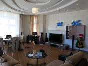 İcarəyə verilir 4 otaqlı 220 m2 köhnə tikili Sahil m.