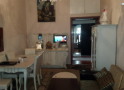 Satılır 2 otaqlı 70 m2 köhnə tikili Nəsimi r.