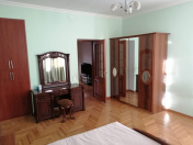 Satılır 3 otaqlı 100 m2 köhnə tikili ABŞ səfirliyi