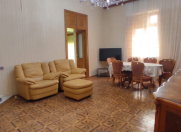 İcarəyə verilir 4 otaqlı 126 m2 köhnə tikili Sahil m.