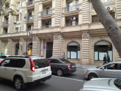 Satılır 2 otaqlı 70 m2 köhnə tikili Sahil m.