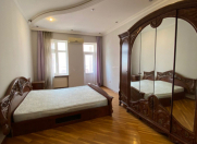 Satılır 5 otaqlı 250 m2 yeni tikili Rusiya səfirliyi