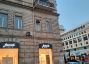 Satılır 3 otaqlı 75 m2 köhnə tikili Sahil m.