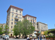 Satılır 5 otaqlı 240 m2 köhnə tikili Sahil m.