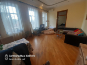 Satılır 6 otaqlı 170 m2 köhnə tikili Nizami m.