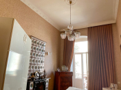 Satılır 4 otaqlı 220 m2 köhnə tikili 28 May m.