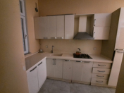 İcarəyə verilir 3 otaqlı 100 m2 köhnə tikili Sahil m.