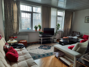 Satılır 4 otaqlı 90 m2 köhnə tikili İnşaatçılar m.