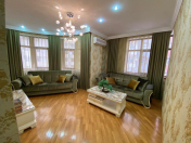 Satılır 3 otaqlı 130 m2 yeni tikili Şah İsmayıl Xətai m.