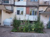 Satılır 2 otaqlı 50 m2 köhnə tikili Neapol dairəsi