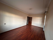 Satılır 2 otaqlı 45 m2 köhnə tikili Xalqlar Dostluğu m.