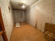 Satılır 2 otaqlı 44 m2 köhnə tikili Moskva univermağı