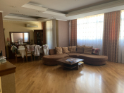 Satılır 4 otaqlı 204 m2 yeni tikili Montin
