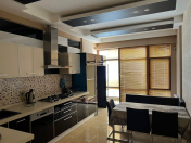 Satılır 4 otaqlı 152 m2 yeni tikili 28 May m.