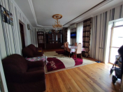 Satılır 6 otaqlı 5 m2 həyət evi Azadlıq meydanı