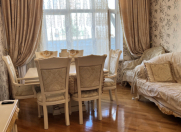 Satılır 3 otaqlı 90 m2 köhnə tikili Maliyyə Nazirliyi