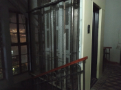 Satılır 2 otaqlı 75 m2 köhnə tikili Sahil m.