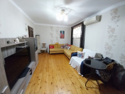 Satılır 3 otaqlı 80 m2 köhnə tikili Badamdar