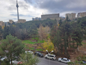 Satılır 3 otaqlı 90 m2 köhnə tikili Elmlər Akademiyası m.