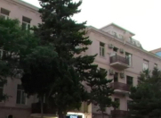 Satılır 3 otaqlı 100 m2 köhnə tikili Sahil m.