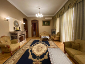 Satılır 4 otaqlı 180 m2 köhnə tikili İçəri Şəhər m.