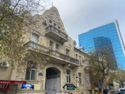 Satılır 4 otaqlı 81 m2 köhnə tikili Hilton otel