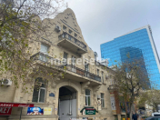 Satılır 4 otaqlı 81.5 m2 köhnə tikili Hilton otel