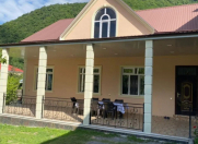 İcarəyə verilir 4 otaqlı 90 m2 həyət evi Qax