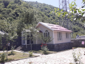 İcarəyə verilir 6 otaqlı 150 m2 həyət evi Qax