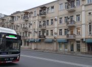 İcarəyə verilir 3 otaqlı 75 m2 köhnə tikili C.Cabbarlı heykəli