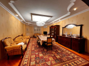 Satılır 4 otaqlı 218 m2 yeni tikili 28 May m.