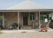 Satılır 4 otaqlı 1100 m2 həyət evi Samux