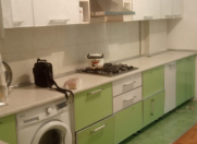 İcarəyə verilir 3 otaqlı 85 m2 köhnə tikili Gənclik m.