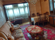 Satılır 3 otaqlı 70 m2 köhnə tikili Moskva univermağı