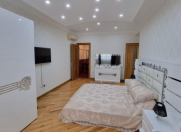 İcarəyə verilir 3 otaqlı 175 m2 yeni tikili Nizami m.