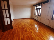 Satılır 4 otaqlı 110 m2 köhnə tikili Xalqlar Dostluğu m.