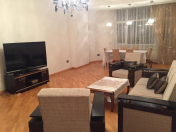 Satılır 4 otaqlı 200 m2 yeni tikili Elmlər Akademiyası m.