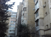 Satılır 4 otaqlı 90 m2 köhnə tikili Elmlər Akademiyası m.