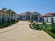 İcarəyə verilir 5 otaqlı 350 m2 bağ evi Şüvəlan Park ticarət mərkəzi